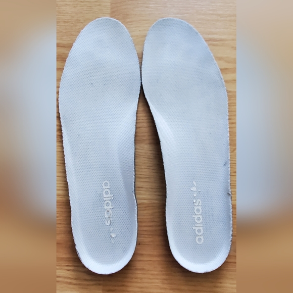 Superstar Adidas white shoes 10.5 - Picture 8 of 13